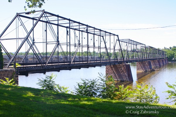 the walking bridge connecting Harrisburg to City Island across the Susquehanna River