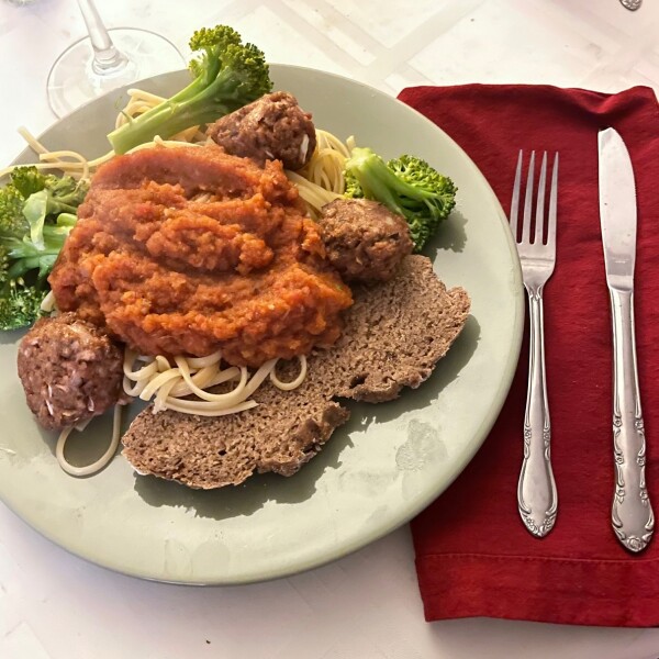 cloth napkin with pasta and brocolli - delish. 