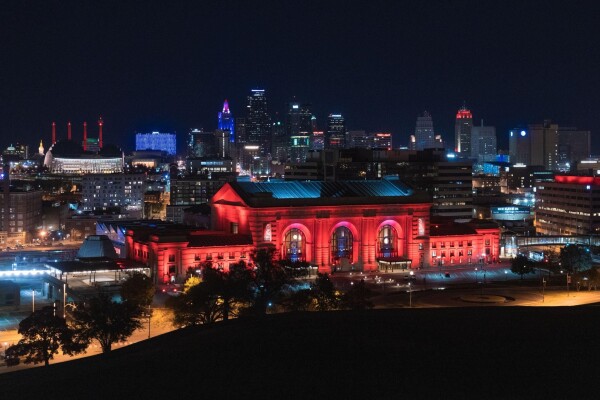 kansas city at night, image of union station