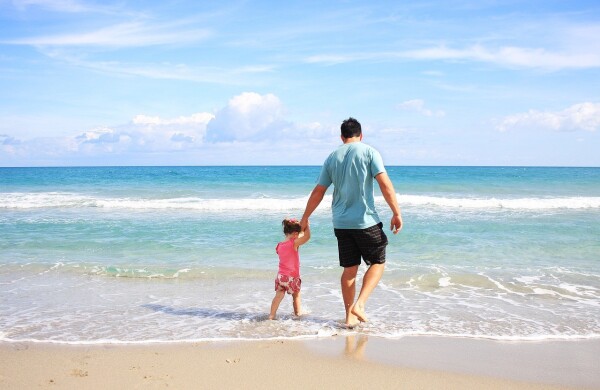 father-daughter-beach