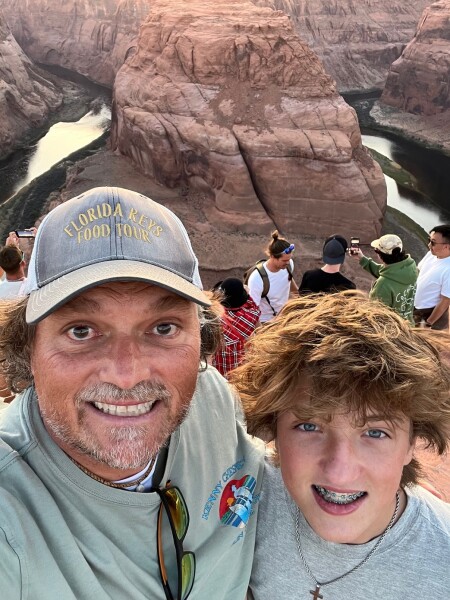 sunset image with people from horseshoe bend