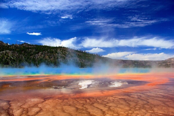 grand prismatic springs yellowstone national park, usa